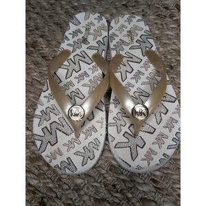 MICHAEL KORS MK FLIP FLOPS JET SET PRINT PVC GOLD SANDALS Size 9